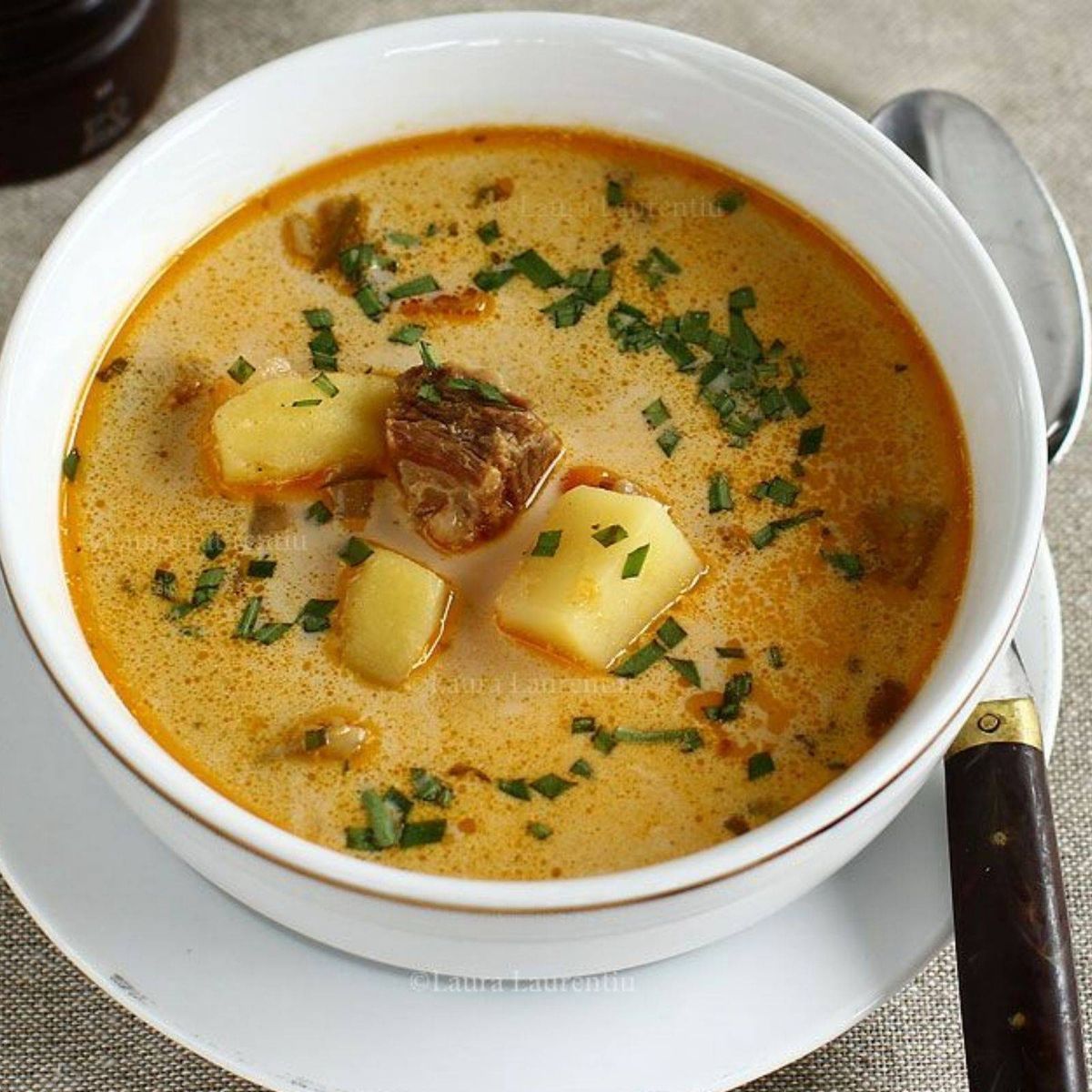 Ciorbă de Cartofi cu Carne de Purcel Afumată (~440 g)